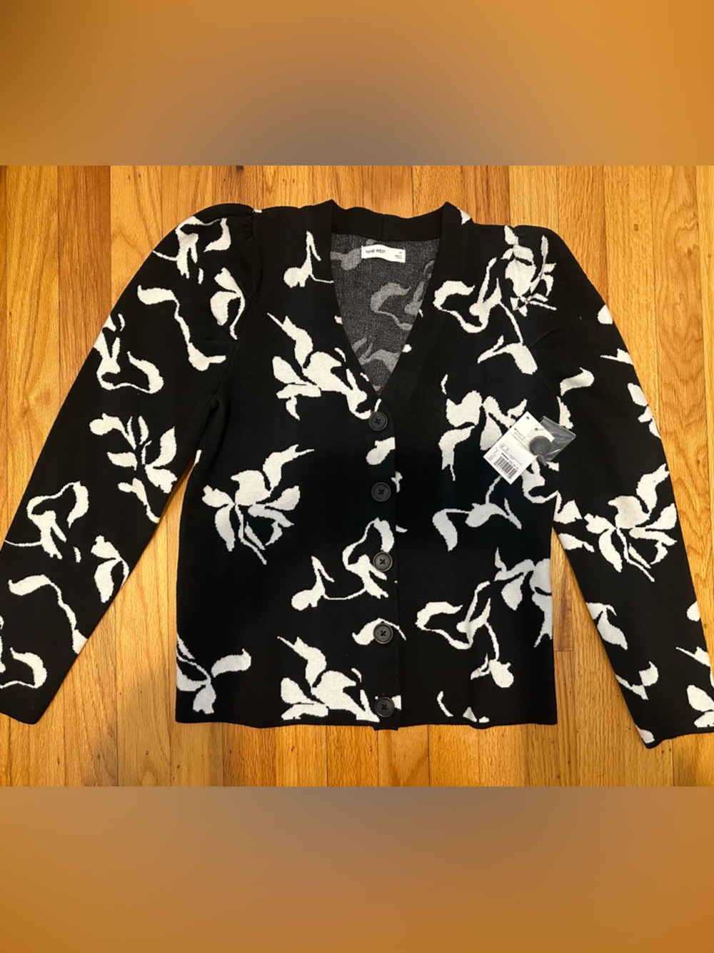 🎉NWT🎉 Nine West  Black and White Floral Button-Up Cardigan